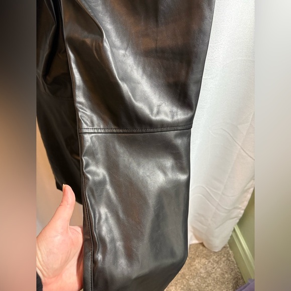 GAP High Rise Vegan Leather Vintage Slim‎ Pants Black Size 6 S Short Petite 358 - Picture 8 of 13